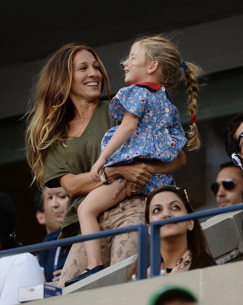 Sarah Jessica Parker played with her daughter Marion in the stands.
Sarah Jessica Parker played with her daughter Marion in the stands.
