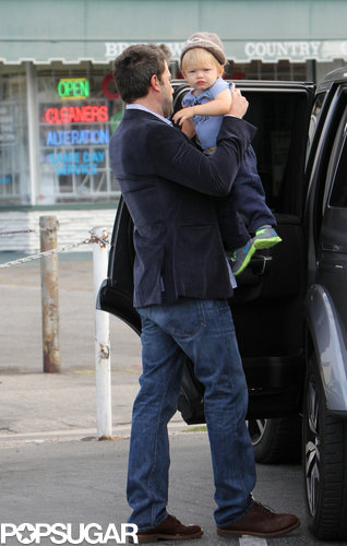 Ben Affleck Suits Up For Daddy Duty as Jennifer Garner Heads Home Ben Affleck Suits Up For Daddy Duty as Jennifer Garner Heads Home