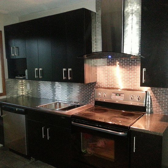 Metallic tiles highlight the kitchen's chrome cabinets.
Source: Instagram user danika13xd
Metallic tiles highlight the kitchen's chrome cabinets.
Source: Instagram user danika13xd