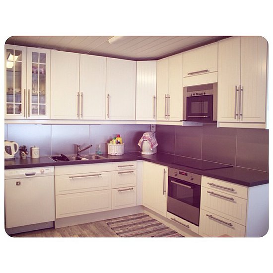 If organization isn't your strong suit but you love the look of glass cabinets, try mixing it up with both styles.
Source: Instagram user helensworld
If organization isn't your strong suit but you love the look of glass cabinets, try mixing it up with both styles.
Source: Instagram user helensworld