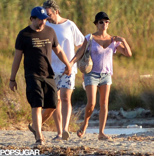 Penélope Cruz Brings Her Hot Bikini Body and New Baby to the Beach! Penélope Cruz Brings Her Hot Bikini Body and New Baby to the Beach!
