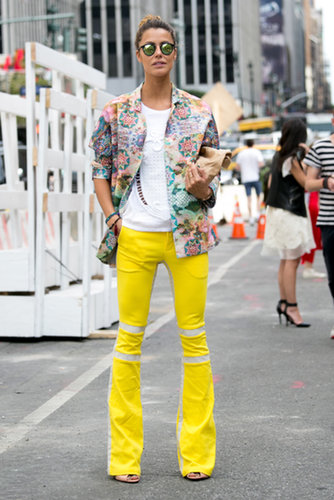 There's a color story even on her sunglasses in this look.
There's a color story even on her sunglasses in this look.