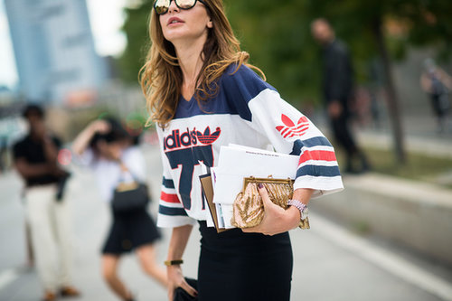 Bet you never thought a jersey would look this good with a gold clutch.
Bet you never thought a jersey would look this good with a gold clutch.