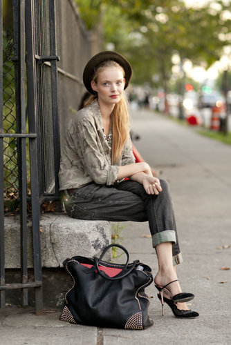 A little boy-meets-girl style — we love the juxtaposition between her laid-back jeans and posh high heels.
A little boy-meets-girl style — we love the juxtaposition between her laid-back jeans and posh high heels.