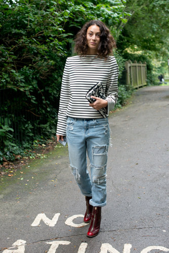 The top and jeans might have been totally casual, if not for the addition of an embroidered clutch and a pair of burgundy boots.
The top and jeans might have been totally casual, if not for the addition of an embroidered clutch and a pair of burgundy boots.