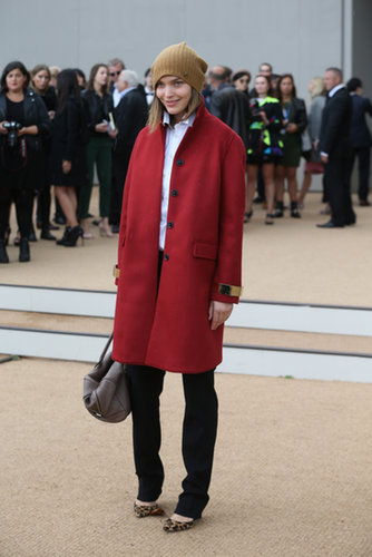 Arizona Muse kept cozy in a seasonal palette outside Burberry's Spring runway show.
Arizona Muse kept cozy in a seasonal palette outside Burberry's Spring runway show.