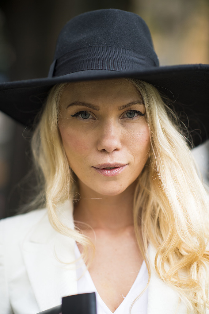 When in doubt, throw on a chapeau and swipe on some cat eyeliner.
Source: Le 21ème | Adam Katz Sinding
When in doubt, throw on a chapeau and swipe on some cat eyeliner.
Source: Le 21ème | Adam Katz Sinding