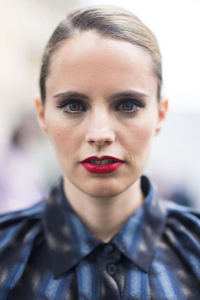 Graphic liner makes her red lip seem more modern than vintage.
Source: Le 21ème | Adam Katz Sinding
Graphic liner makes her red lip seem more modern than vintage.
Source: Le 21ème | Adam Katz Sinding