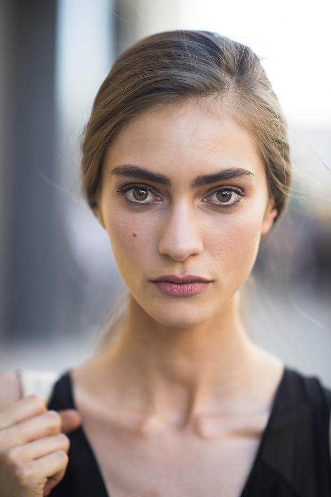Bold brows and a side-parted ponytail? A match made in heaven.
Source: Le 21ème | Adam Katz Sinding
Bold brows and a side-parted ponytail? A match made in heaven.
Source: Le 21ème | Adam Katz Sinding
