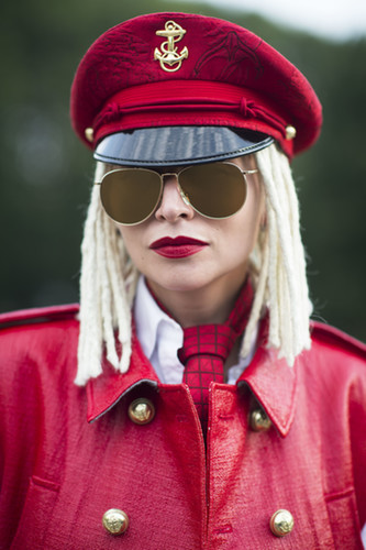 Blond dreadlocks and red lipstick. Need we say more?
Source: Le 21ème | Adam Katz Sinding
Blond dreadlocks and red lipstick. Need we say more?
Source: Le 21ème | Adam Katz Sinding