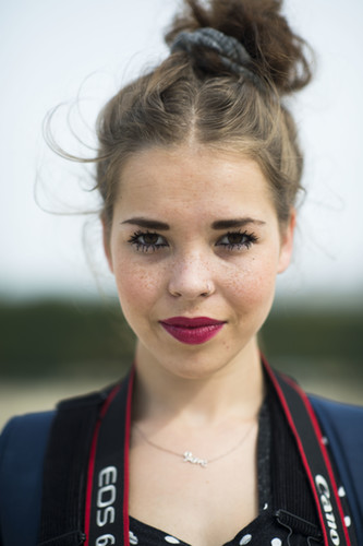 Not only is her berry lipstick perfect for Fall, but this photographer is also bringing the scrunchie trend back to fashion week.
Source: Le 21ème | Adam Katz Sinding
Not only is her berry lipstick perfect for Fall, but this photographer is also bringing the scrunchie trend back to fashion week.
Source: Le 21ème | Adam Katz Sinding