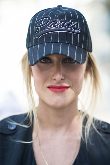 There is no confusion which team this showgoer is on, and the coral lipstick adds femininity to a simple baseball cap.
Source: Le 21ème | Adam Katz Sinding
There is no confusion which team this showgoer is on, and the coral lipstick adds femininity to a simple baseball cap.
Source: Le 21ème | Adam Katz Sinding