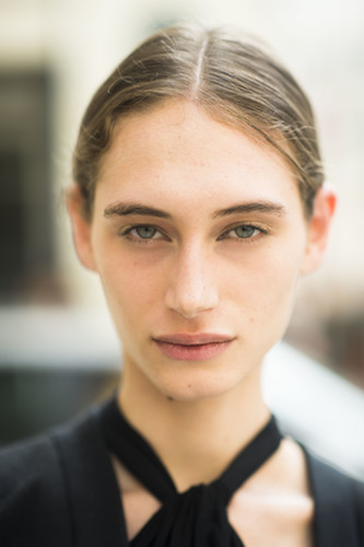 A center-parted ponytail is always a chic option.
Source: Le 21ème | Adam Katz Sinding
A center-parted ponytail is always a chic option.
Source: Le 21ème | Adam Katz Sinding