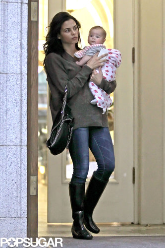 Jenna Dewan exited a department store with Everly in her arms.
Jenna Dewan exited a department store with Everly in her arms.
