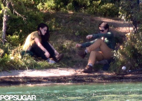 Kristen Stewart Strips Down on Set! Kristen Stewart Strips Down on Set!