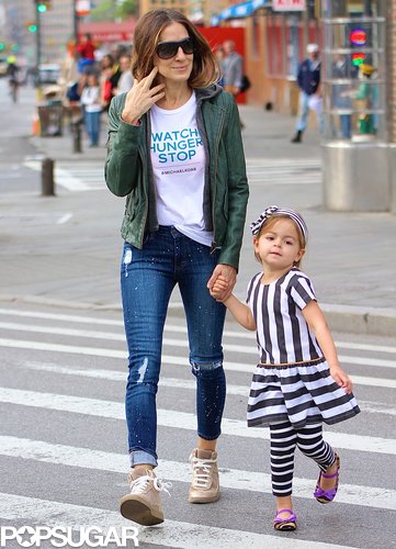 Sarah Jessica Parker held hands with Tabitha while walking with her girls in the morning.
Sarah Jessica Parker held hands with Tabitha while walking with her girls in the morning.