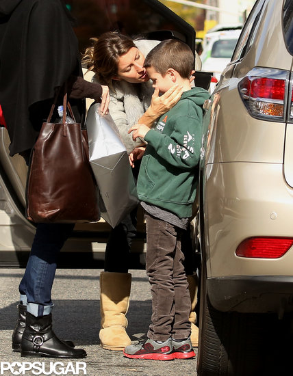 Gisele Bündchen kissed her stepson, Jack, goodbye at a Boston train station.
Gisele Bündchen kissed her stepson, Jack, goodbye at a Boston train station.
