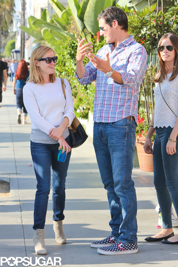 Reese Witherspoon chatted with a male friend after lunch.
Reese Witherspoon chatted with a male friend after lunch.