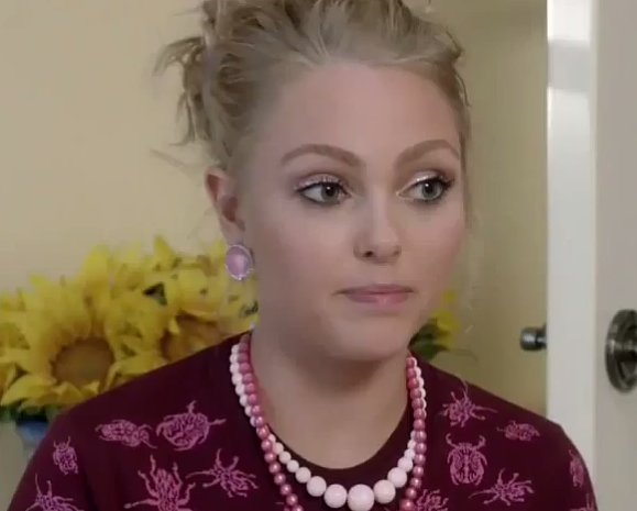 We love how Carrie highlighted her sweet pink and burgundy dress with coordinating jewels.
We love how Carrie highlighted her sweet pink and burgundy dress with coordinating jewels.
