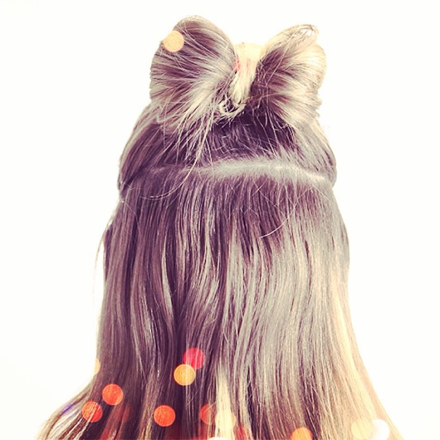 A Holiday Hair Bow in 2 Minutes Flat