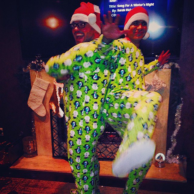 Jessica Alba shared a picture of her husband, Cash Warren, rocking footed pajamas.
Source: Instagram user jessicaalba
Jessica Alba shared a picture of her husband, Cash Warren, rocking footed pajamas.
Source: Instagram user jessicaalba