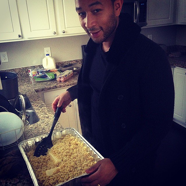 Chrissy Teigen took a picture of John Legend cooking while the pair was in Ohio on Christmas Eve.
Source: Instagram user chrissyteigen
Chrissy Teigen took a picture of John Legend cooking while the pair was in Ohio on Christmas Eve.
Source: Instagram user chrissyteigen