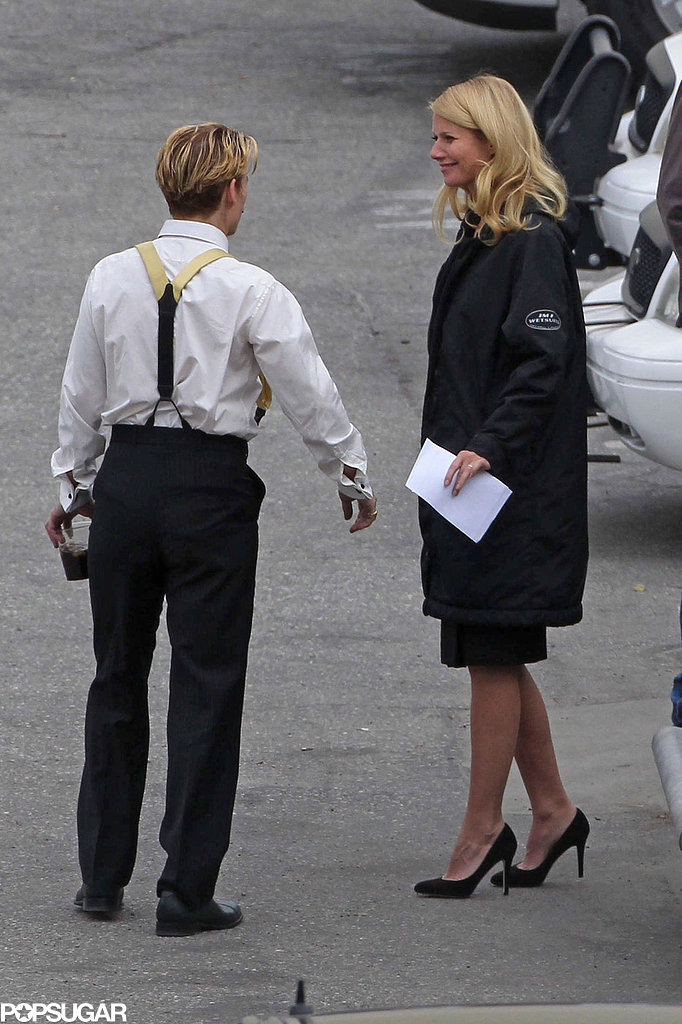Gwyneth and Johnny chatted while milling around backstage. Gwyneth and Johnny chatted while milling around backstage.