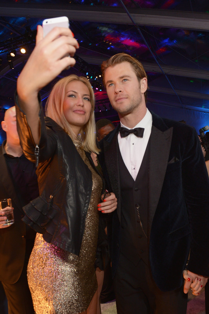 Chris Hemsworth was game for a fan selfie at NBC's Globes afterparty.