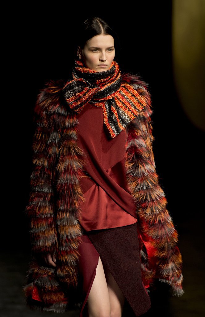 Prabal Gurung's Minimal Beauty Look Is Ideal For Après-Ski Prabal Gurung's Minimal Beauty Look Is Ideal For Après-Ski