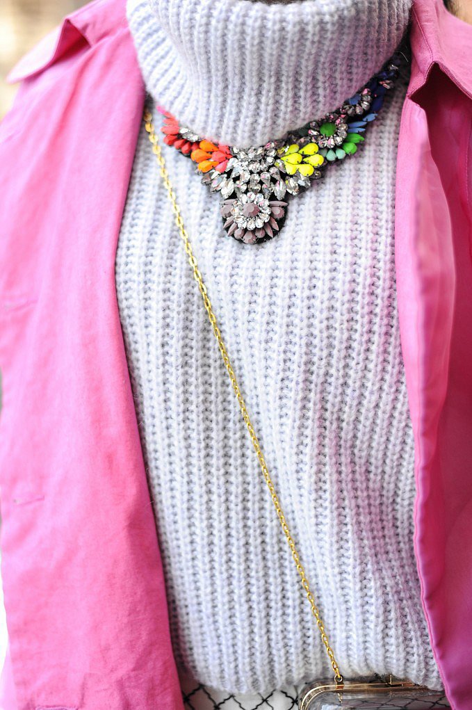 We can never resist a bright statement necklace like this. 
Source: Gorunway

