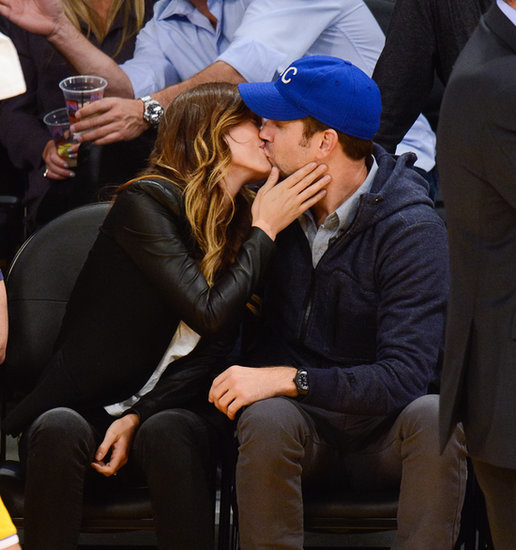 Olivia Wilde gave Jason Sudeikis a kiss at a Lakers game in LA. Olivia Wilde gave Jason Sudeikis a kiss at a Lakers game in LA.