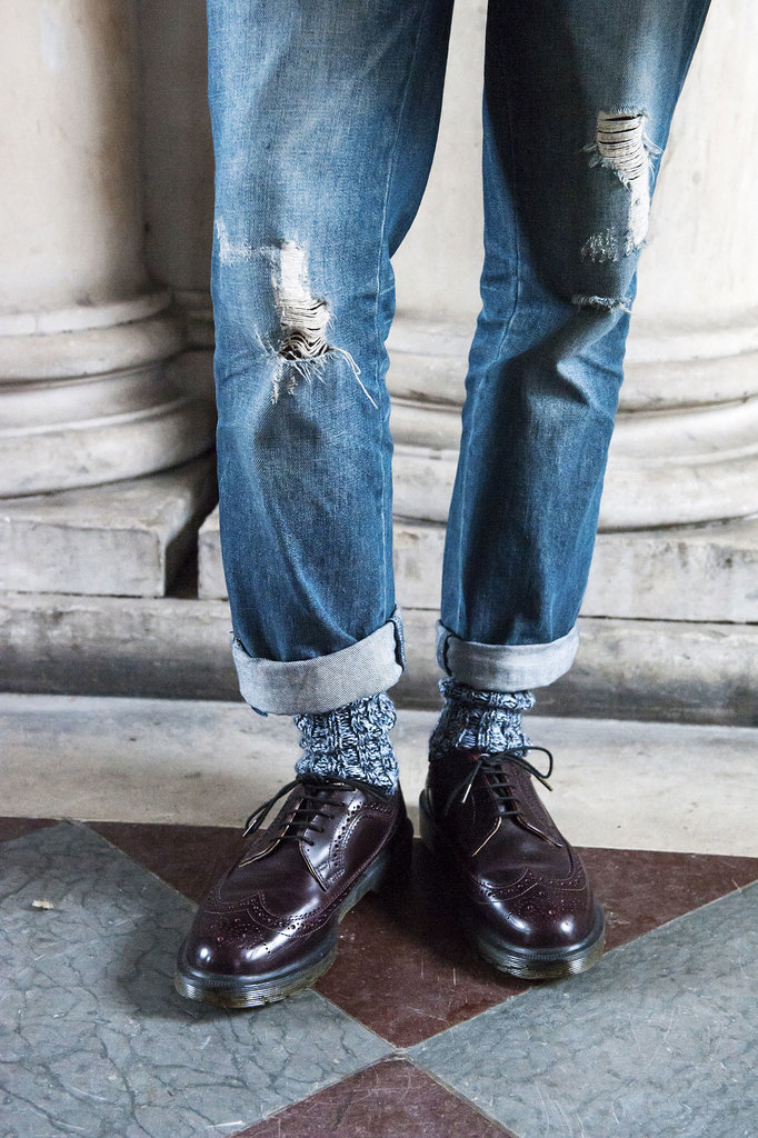 Broken-in boyfriend jeans and burgundy oxfords make a great team.
Broken-in boyfriend jeans and burgundy oxfords make a great team.