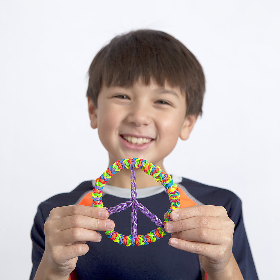 How to Make the Ultracool Rainbow Loom Peace Sign How to Make the Ultracool Rainbow Loom Peace Sign