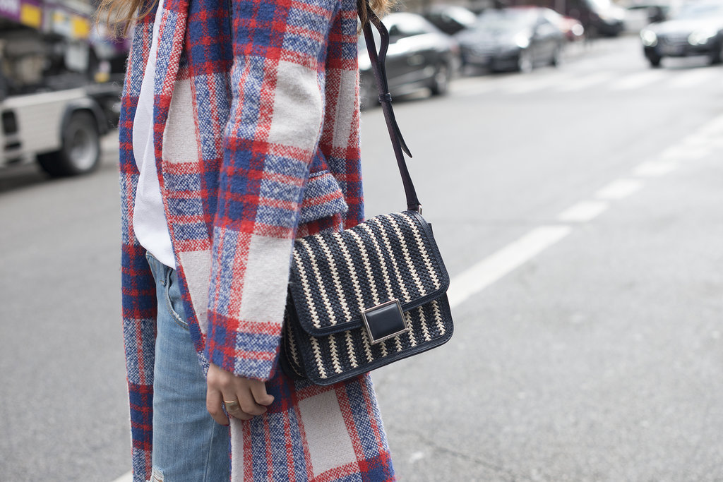 We love the pattern play between her plaid coat and striped bag.
We love the pattern play between her plaid coat and striped bag.