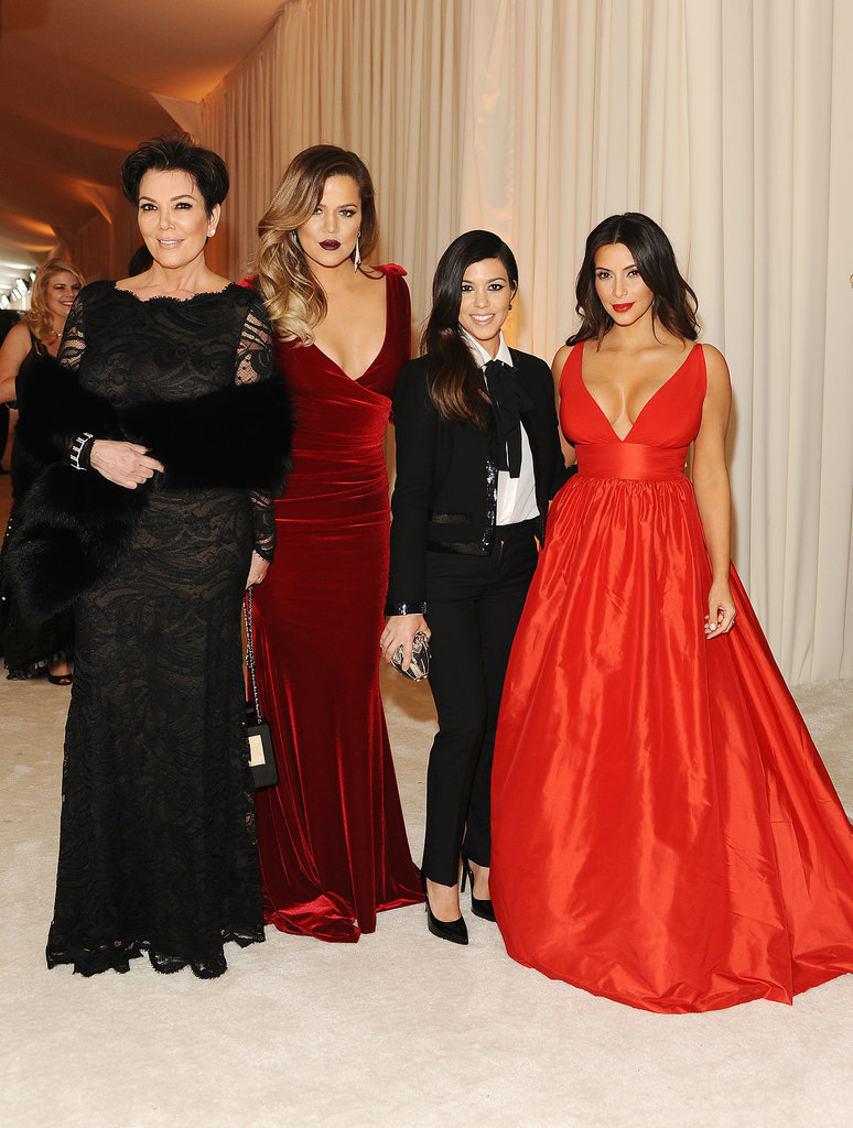 Kris-Khlo%C3%A9-Kourtney-Kim-posed-together.jpg