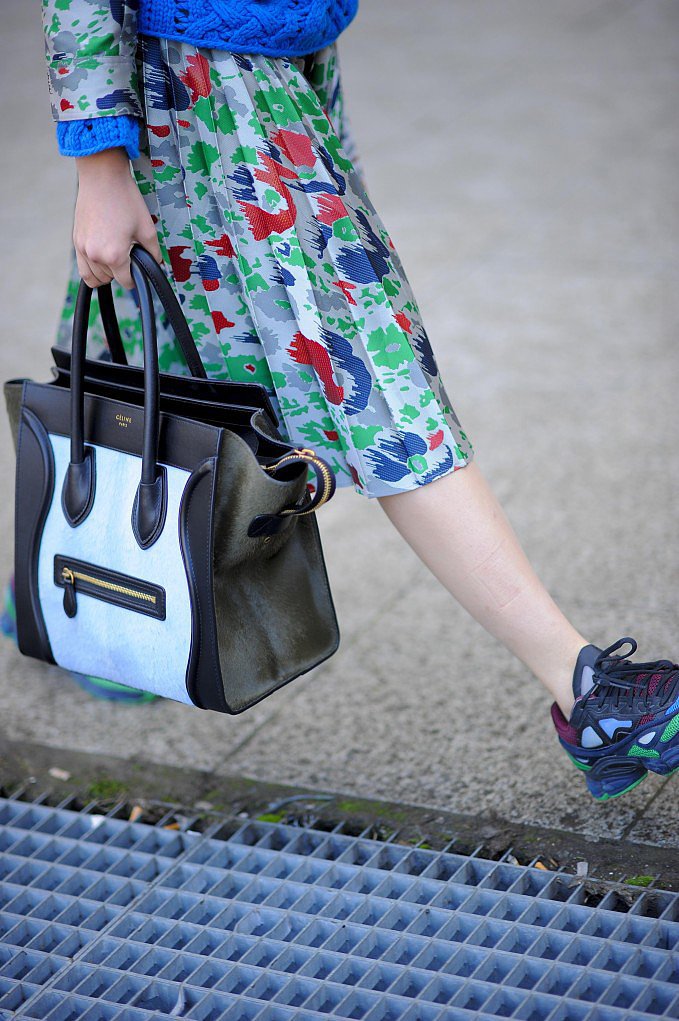 She made bright florals, rainbow-colored kicks, and a black and white Céline bag all work in one look.
Source: Gorunway.com/Matteo Catena
She made bright florals, rainbow-colored kicks, and a black and white Céline bag all work in one look.
Source: Gorunway.com/Matteo Catena