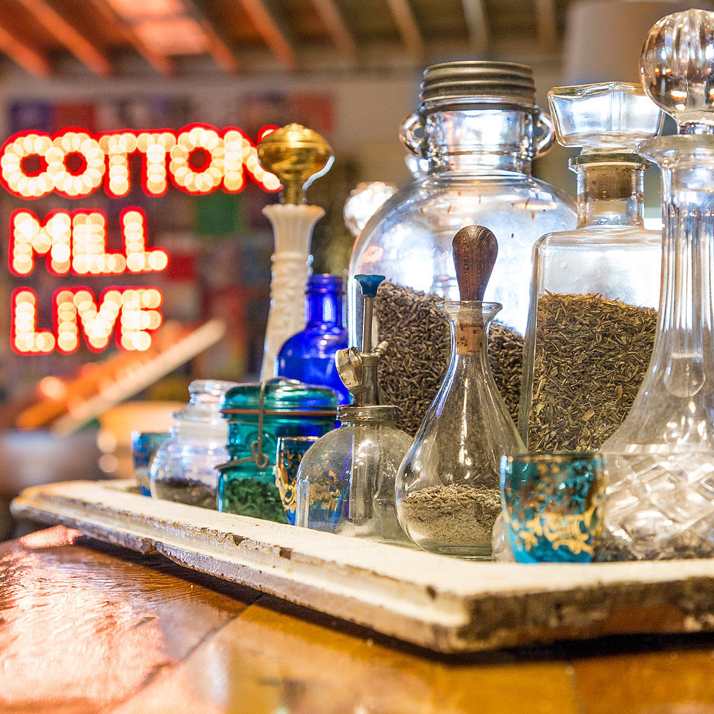 PS: Can you give us a bit of the history behind the Cotton Mill?
GO: Unfortunately, not much is known about the 508 Gallery Lofts. Located on the Cumberland River (just southeast of downtown Nashville), they were built in the early 1900s and believed to be used for shipping and processing cotton. Inside the lofts today stand the bare bones of the original building; the century-old hardwood floors and beams give an undeniably loft-like feeling.
Photo by Jeremy Ryan
PS: Can you give us a bit of the history behind the Cotton Mill?
GO: Unfortunately, not much is known about the 508 Gallery Lofts. Located on the Cumberland River (just southeast of downtown Nashville), they were built in the early 1900s and believed to be used for shipping and processing cotton. Inside the lofts today stand the bare bones of the original building; the century-old hardwood floors and beams give an undeniably loft-like feeling.
Photo by Jeremy Ryan