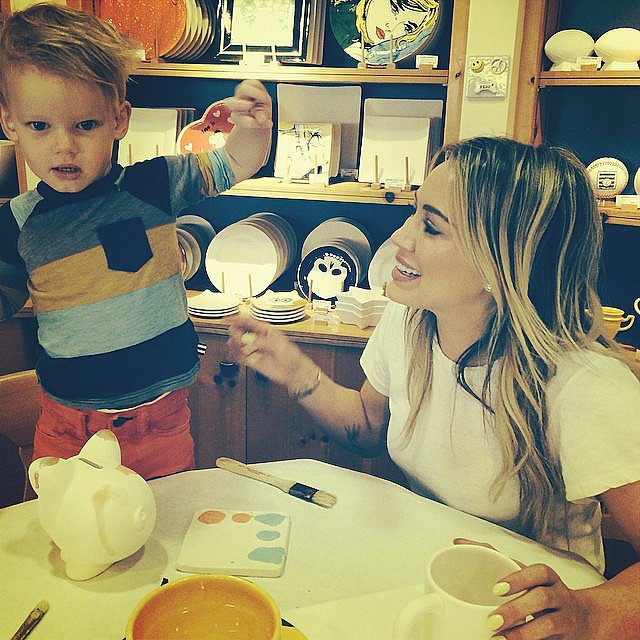 Hilary Duff and her son, Luca, had an adorable painting party.
Source: Instagram user hilaryduff
Hilary Duff and her son, Luca, had an adorable painting party.
Source: Instagram user hilaryduff
