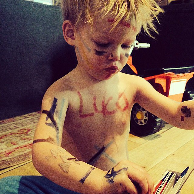 Luca Comrie put on his "war paint" one morning.
Source: Instagram user hilaryduff
Luca Comrie put on his "war paint" one morning.
Source: Instagram user hilaryduff