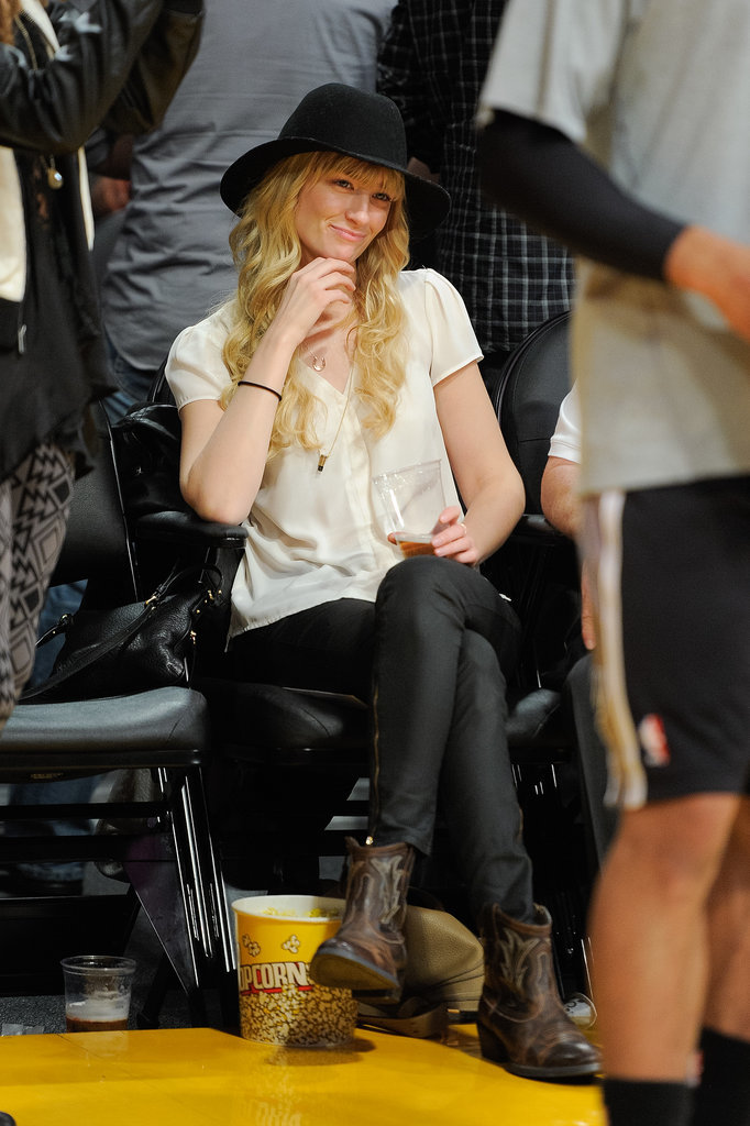 Things felt a little country for Beth Behrs in LA, where she watched a game in a simple black and white outfit accented by a pair of ankle-high boots that felt decidedly western.
Things felt a little country for Beth Behrs in LA, where she watched a game in a simple black and white outfit accented by a pair of ankle-high boots that felt decidedly western.