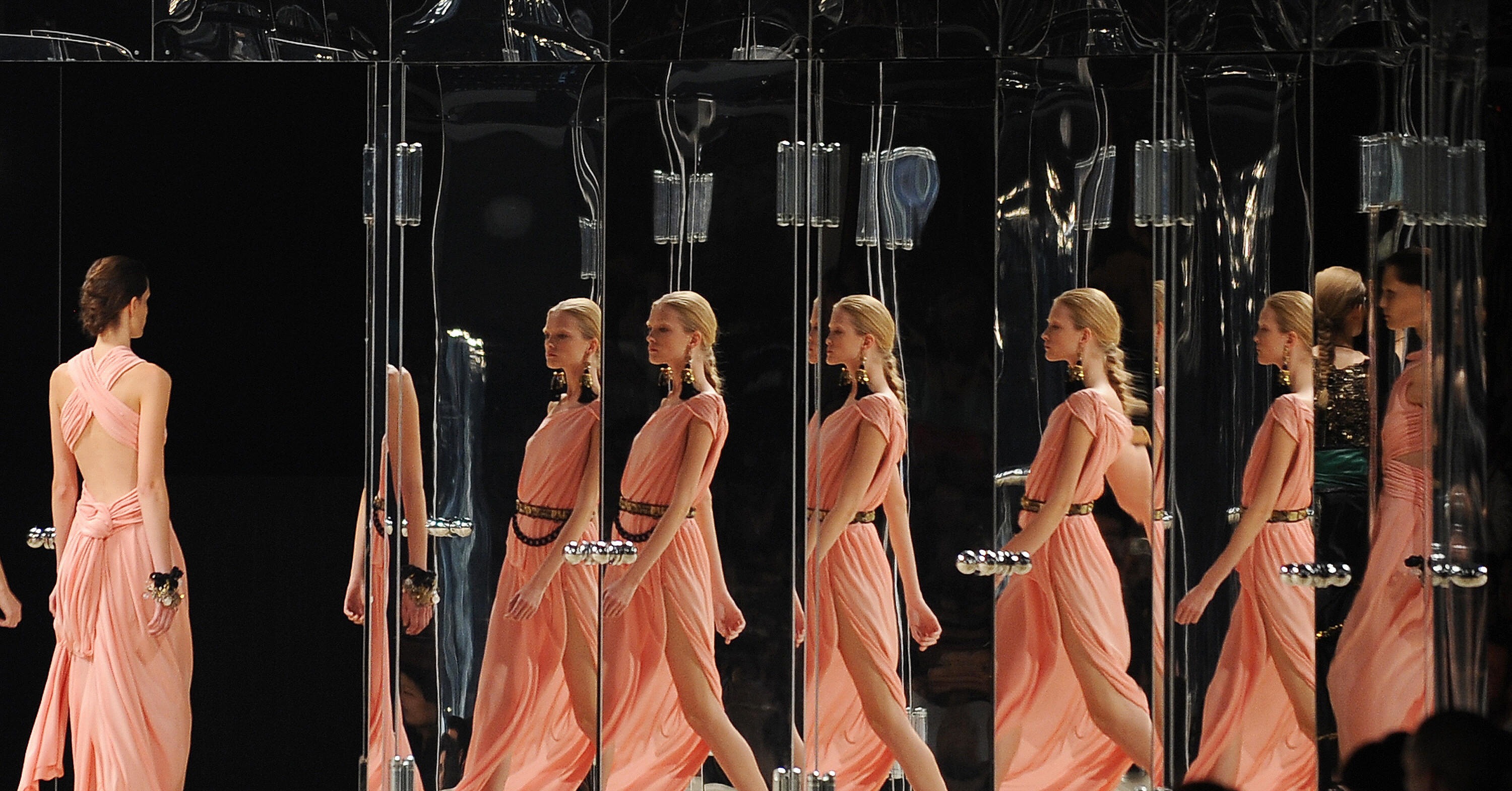 Marc Jacobs Wears Skirt, Shows Skirts for Spring 2009 Marc Jacobs Wears Skirt, Shows Skirts for Spring 2009