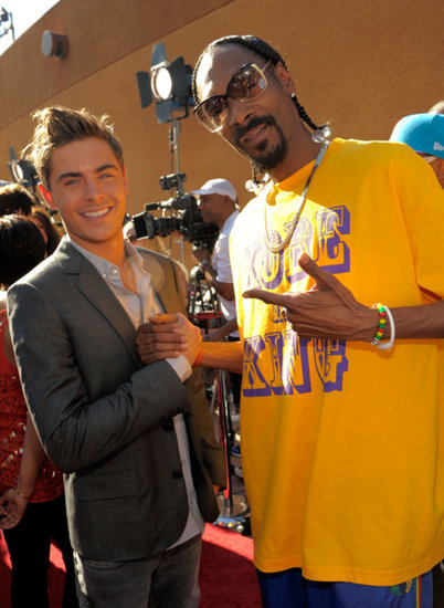 Zac also got close to Snoop Dogg on the red carpet. Zac also got close to Snoop Dogg on the red carpet.