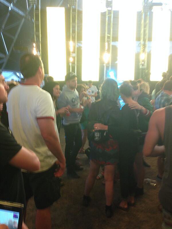 Robert Pattinson chatted with Katy Perry and a group of friends.
Source: Twitter user kaybeetee
Robert Pattinson chatted with Katy Perry and a group of friends.
Source: Twitter user kaybeetee