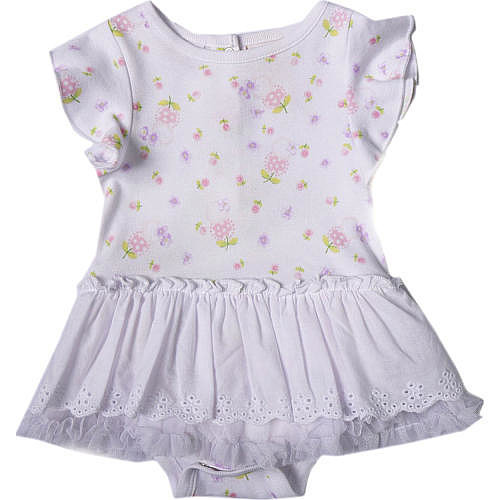PS: You have a nursery/kids furniture line as well. Is there congruity between the clothing and furniture/decor, or do you view them as two totally separate entities?
HK: I wanted every item in the Truly Scrumptious brand to be fun and have a fresh look, while also being practical enough for moms to love and to use every day. For inspiration, I thought about the outfits I loved to dress my kids in and the nursery designs I wished were available when I created my kids’ rooms.
I also designed diaper bags to include features that were most important to me, like storage, durable fabrics, and — of course — style! I’ve incorporated all of those elements into one cohesive brand. I wanted to create a one-stop shop for moms.
PS: You have a nursery/kids furniture line as well. Is there congruity between the clothing and furniture/decor, or do you view them as two totally separate entities?
HK: I wanted every item in the Truly Scrumptious brand to be fun and have a fresh look, while also being practical enough for moms to love and to use every day. For inspiration, I thought about the outfits I loved to dress my kids in and the nursery designs I wished were available when I created my kids’ rooms.
I also designed diaper bags to include features that were most important to me, like storage, durable fabrics, and — of course — style! I’ve incorporated all of those elements into one cohesive brand. I wanted to create a one-stop shop for moms.