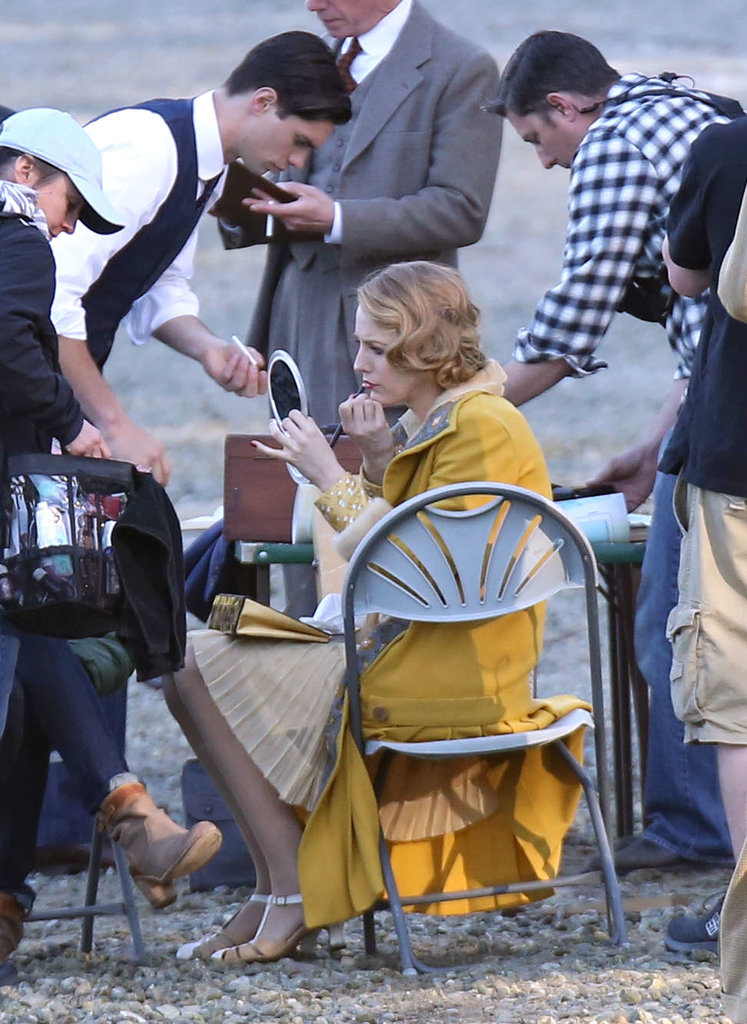 That's Blake Lively Doing Her Own Makeup on Set That's Blake Lively Doing Her Own Makeup on Set