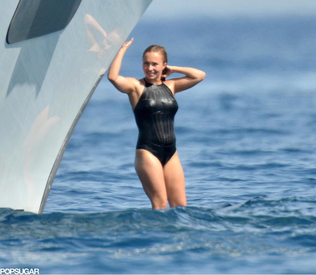 Hayden Panettiere Debuts Her Baby Bump on a Boat! Hayden Panettiere Debuts Her Baby Bump on a Boat!