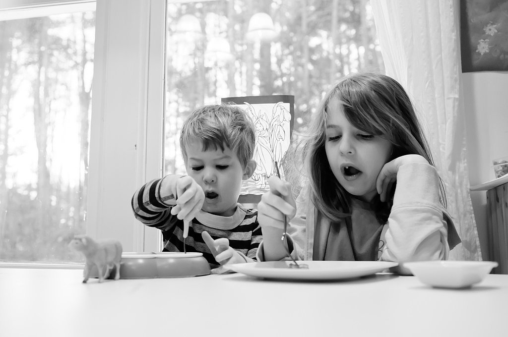 "Who can finish their food first?" "Who can finish their food first?"
