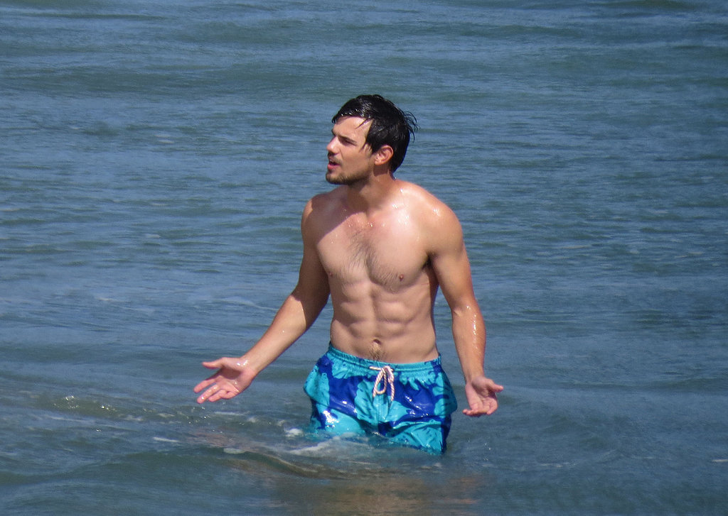 Taylor-Lautner-Shirtless-Set-LA.jpg