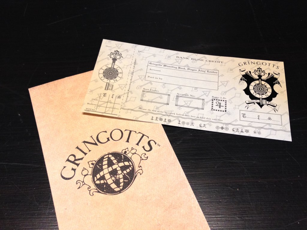 The Gringotts bank notes can be used as real cash in the shops of Diagon Alley.
The Gringotts bank notes can be used as real cash in the shops of Diagon Alley.
