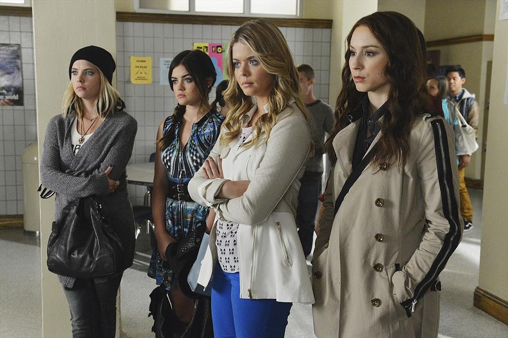 7 Insane Moments From the 100th Episode of Pretty Little Liars 7 Insane Moments From the 100th Episode of Pretty Little Liars
